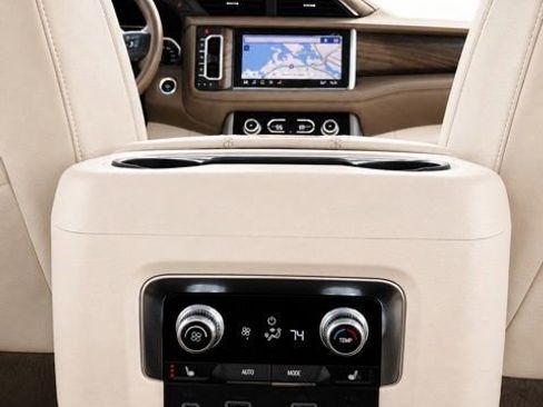 Used 2021 GMC Yukon Denali w/ Denali Premium Package AWD/4WD image 31