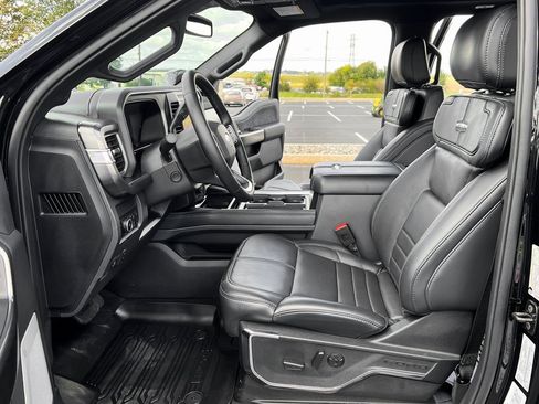 Used 2025 Ford F250 Platinum image 3