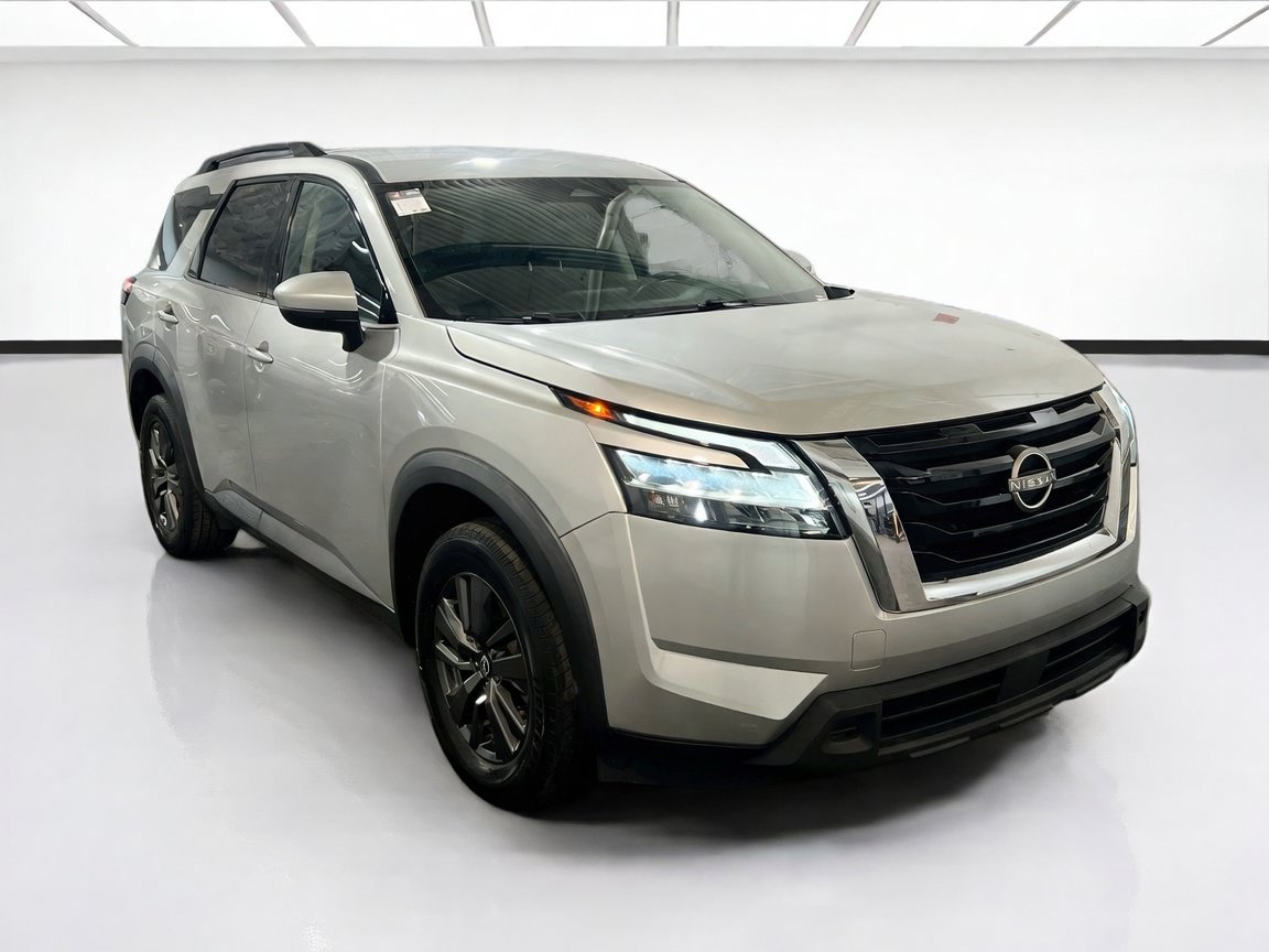 Used 2022 Nissan Pathfinder SV FWD image 3