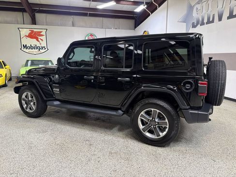 Used 2019 Jeep Wrangler Unlimited Sahara AWD/4WD image 4