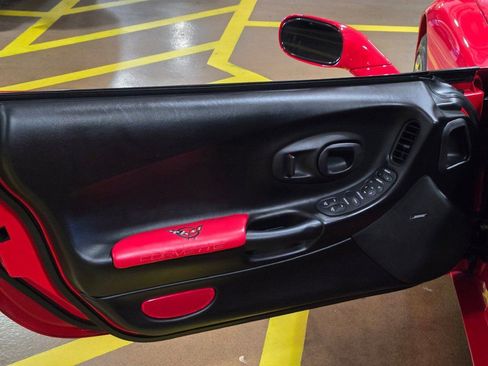 Used 2002 Chevrolet Corvette Convertible w/ Preferred Equipment Group2 image 18