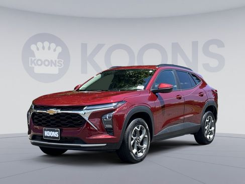 Used 2025 Chevrolet Trax LT w/ Driver Confidence Package FWD image 1