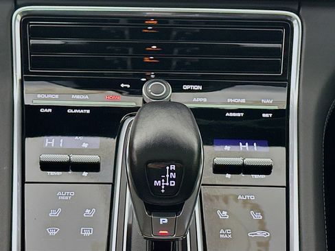 Used 2023 Porsche Panamera 4 Platinum Edition image 13
