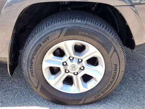Used 2021 Toyota 4Runner SR5 AWD/4WD image 15