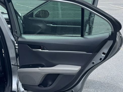 Used 2019 Toyota Camry SE w/ Convenience Package FWD image 18