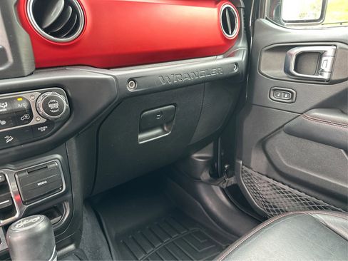 Used 2019 Jeep Wrangler Unlimited Rubicon w/ Steel Bumper Group AWD/4WD image 28