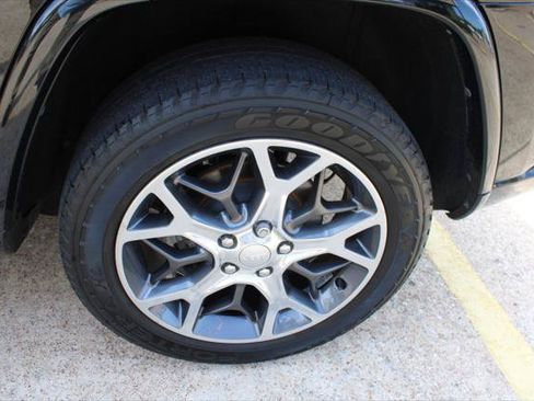 Certified 2019 Jeep Grand Cherokee Overland RWD image 17