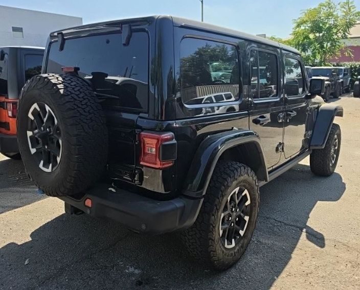 Used 2024 Jeep Wrangler Unlimited Rubicon 4xe AWD/4WD image 4