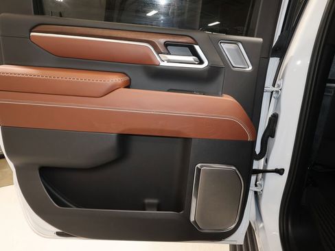 Certified 2025 GMC Sierra 3500 Denali Ultimate image 23