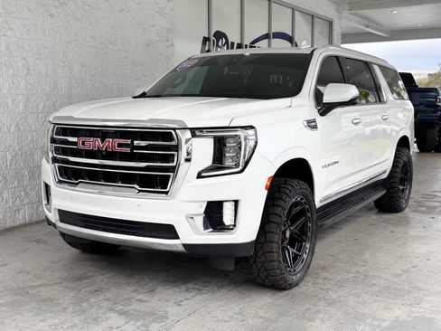 Used 2022 GMC Yukon XL SLT w/ SLT Luxury Package RWD image 2