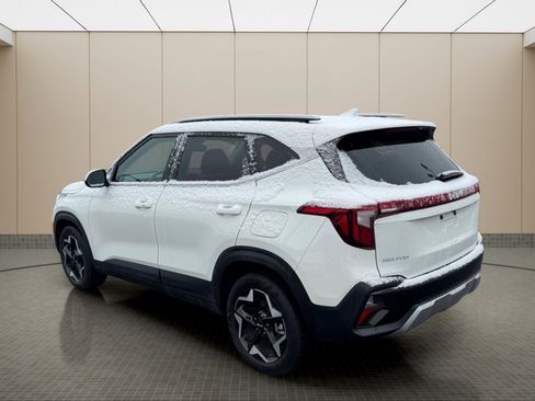 Used 2024 Kia Seltos EX image 4