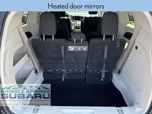 Used 2017 Chrysler Pacifica Touring w/ Tire & Wheel Group image 14