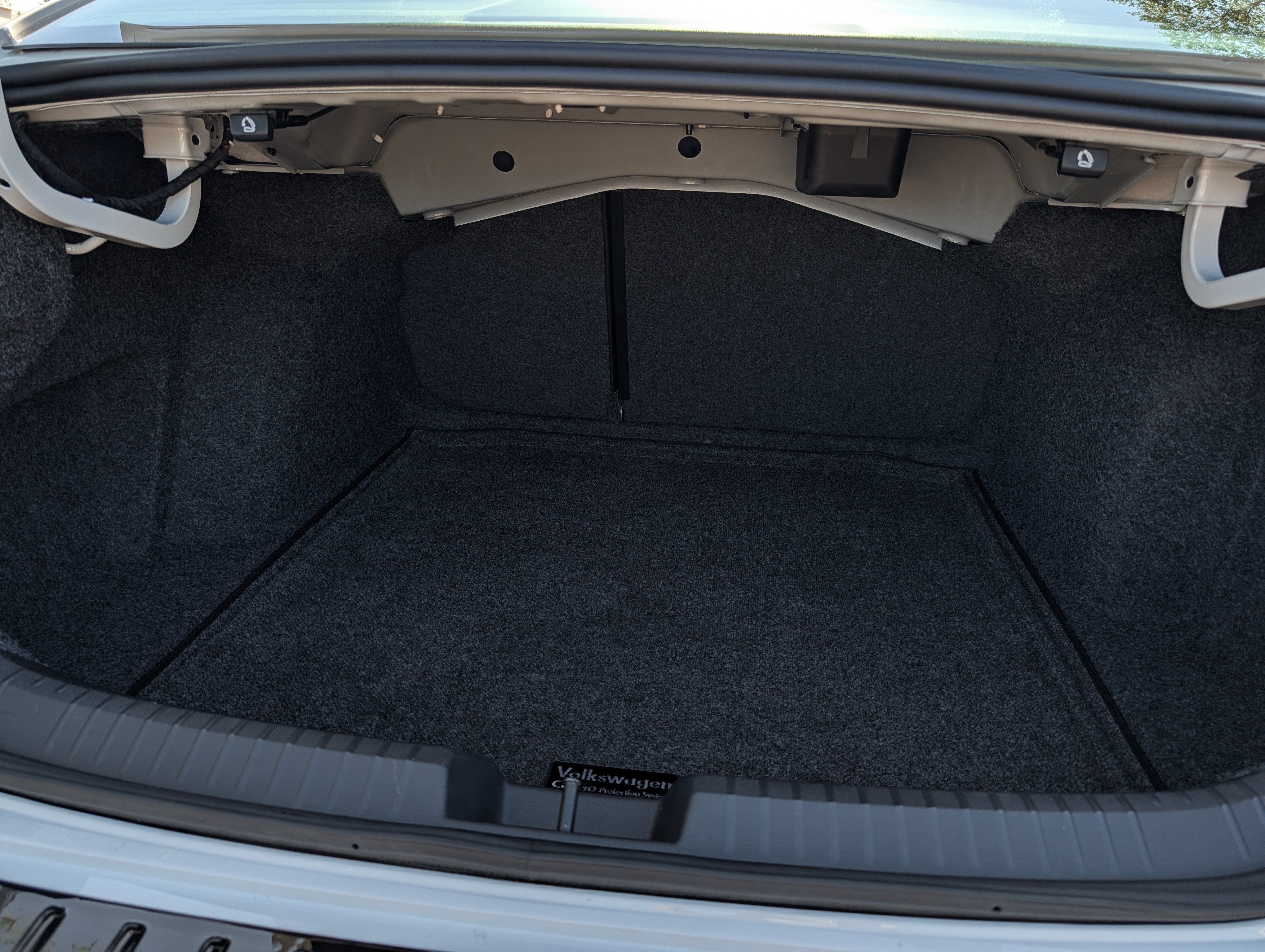 Certified 2025 Volkswagen Jetta Sport FWD image 18