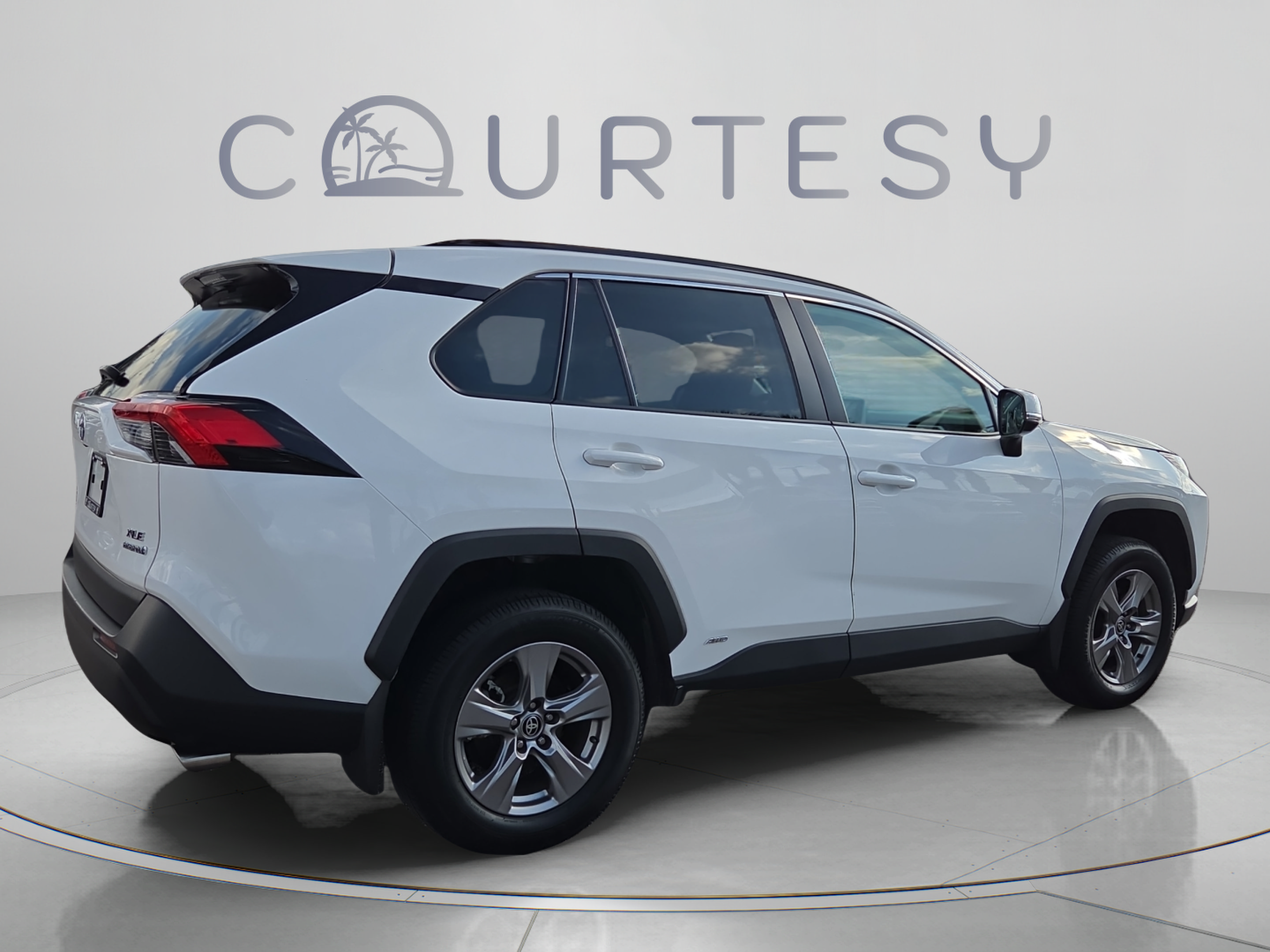 Used 2024 Toyota RAV4 XLE AWD/4WD image 5