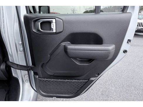 Used 2023 Jeep Gladiator Sport image 27