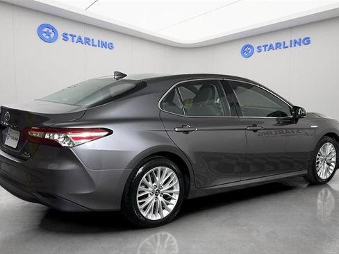 Used 2019 Toyota Camry XLE image 9