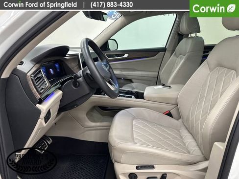 Used 2024 Volkswagen Atlas SEL Premium R-Line image 21