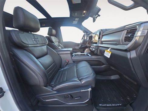 Certified 2025 Ford F450 Platinum w/ FX4 Off-Road Package image 15