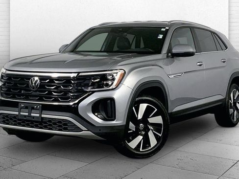 Used 2025 Volkswagen Atlas Cross Sport SE image 12