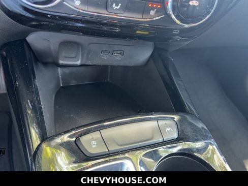 Used 2025 Chevrolet Trax RS w/ Driver Confidence Package FWD image 34