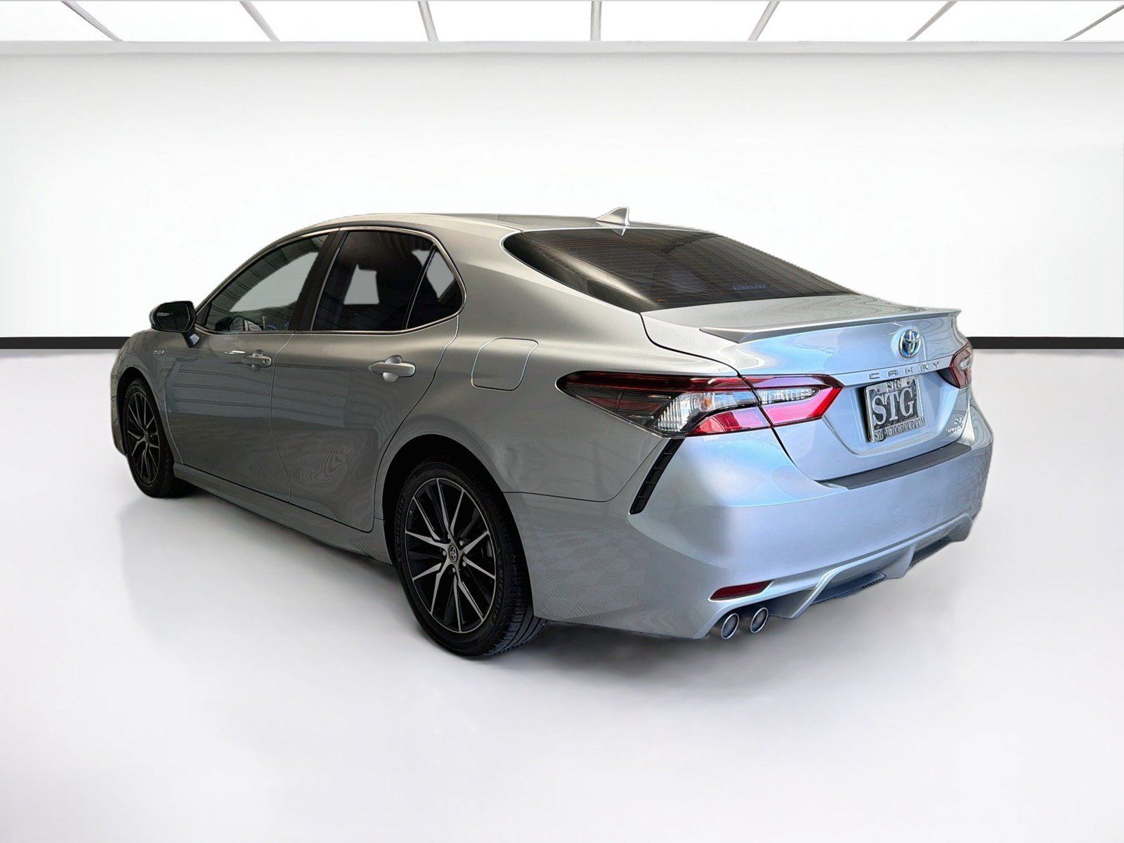 Used 2021 Toyota Camry SE FWD image 6
