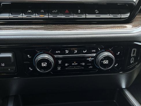 Used 2025 Chevrolet Silverado 1500 LT Trail Boss w/ Convenience Package II AWD/4WD image 24