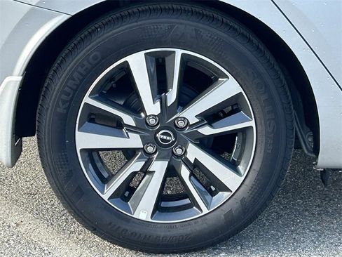 Used 2025 Nissan Versa SV w/ Trunk Package image 7