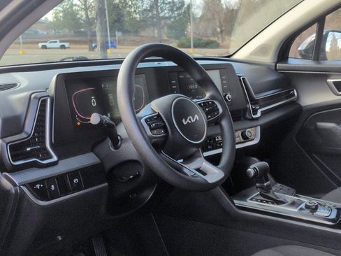 Used 2024 Kia Sportage LX image 10