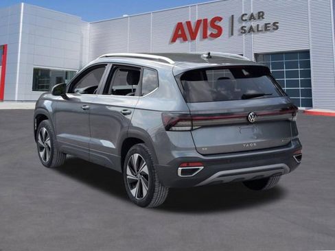 Used 2025 Volkswagen Taos SE AWD/4WD image 9