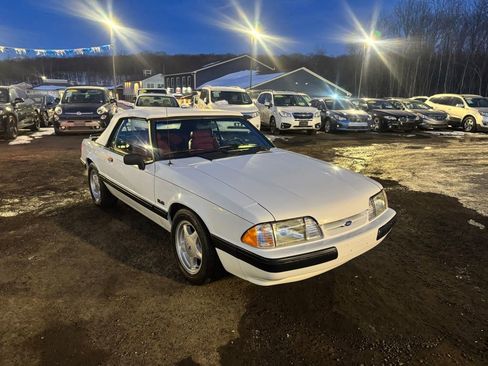 Used 1990 Ford Mustang LX RWD image 3