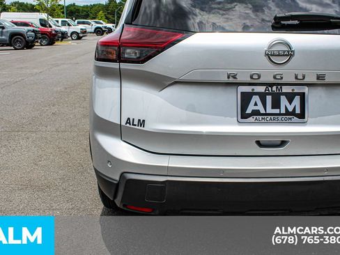 Used 2024 Nissan Rogue S FWD image 12