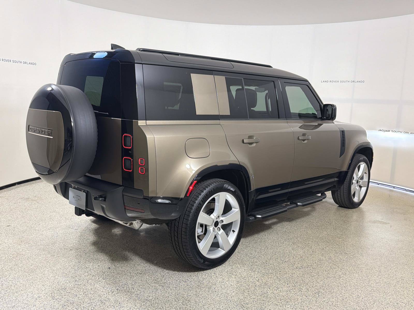 New 2026 Land Rover Defender 110 X-Dynamic SE AWD/4WD image 5