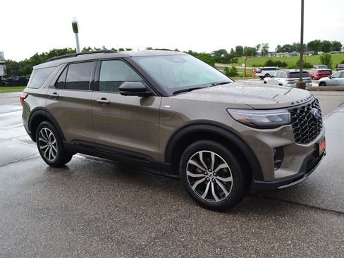 New 2026 Ford Explorer ST-Line AWD/4WD image 3