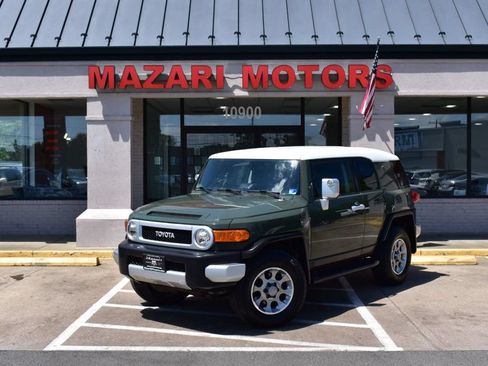 Used 2012 Toyota FJ Cruiser 4WD w/ Upgrade Pkg image 2