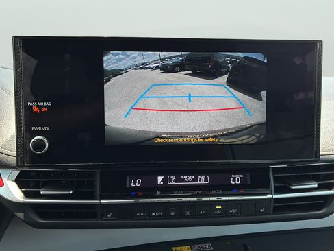 Used 2025 Toyota Sienna XSE FWD image 21