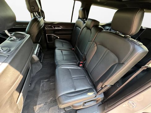Used 2022 Jeep Wagoneer Series III w/ Premium Group I AWD/4WD image 13