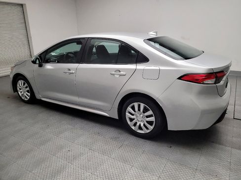 Used 2021 Toyota Corolla LE image 3
