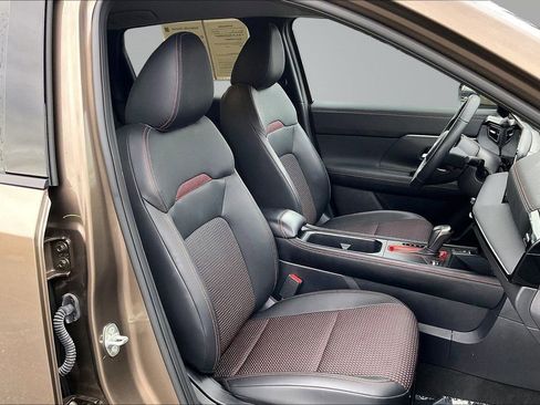 Used 2025 Nissan Kicks SR AWD/4WD image 7