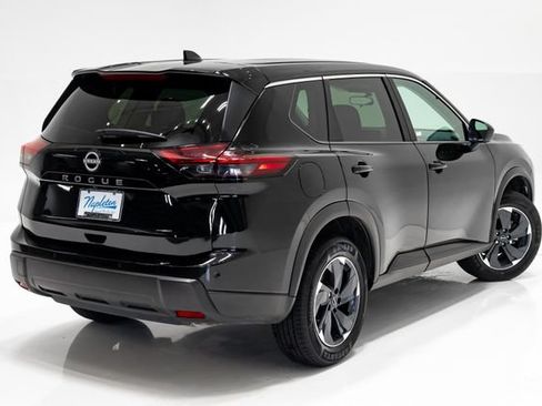 Used 2025 Nissan Rogue SV FWD image 29