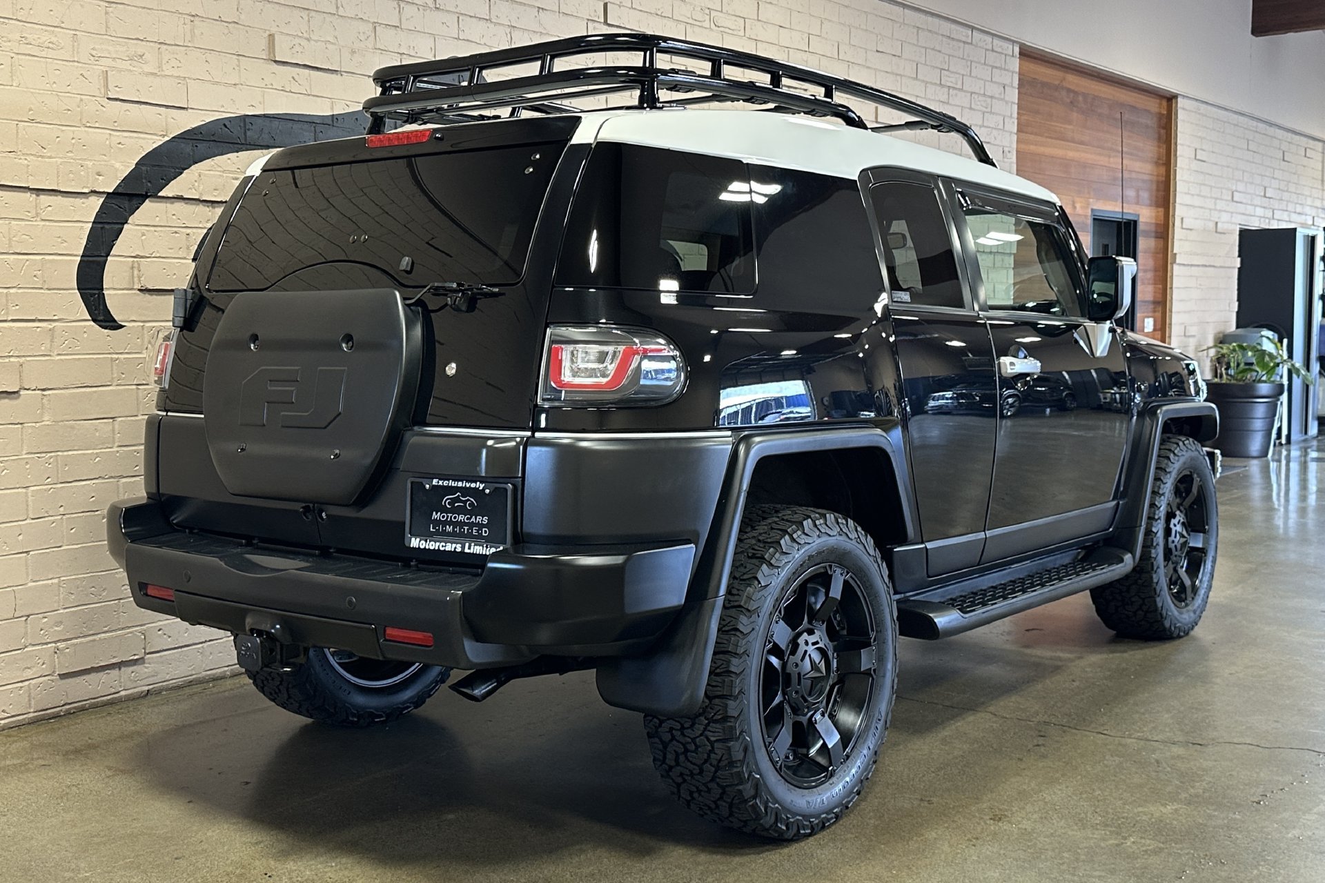 Used 2007 Toyota FJ Cruiser 4WD w/ Upgrade Pkg 1 image 3