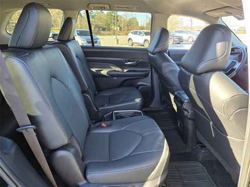 Used 2025 Toyota Grand Highlander AWD image 19