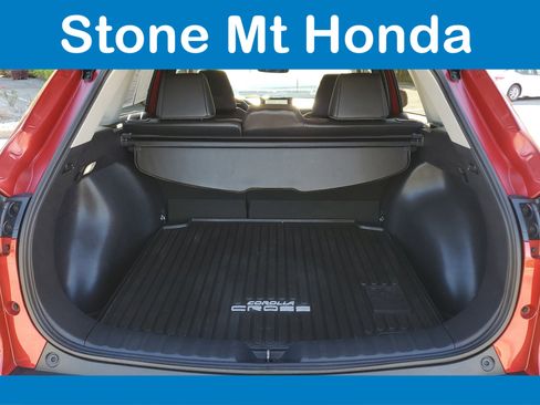 Used 2023 Toyota Corolla Cross XLE image 10