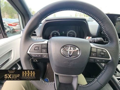 Used 2025 Toyota Sienna XSE w/ XSE Plus Package image 41