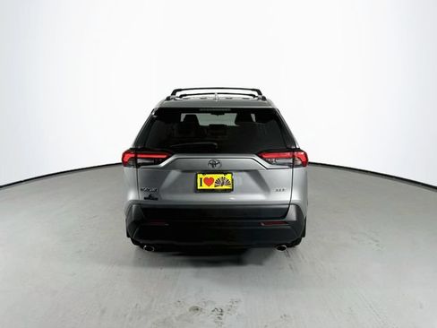 Used 2019 Toyota RAV4 XLE Premium FWD image 8