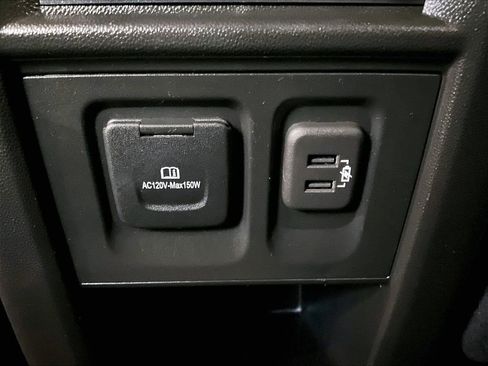 Used 2023 Chevrolet Traverse High Country AWD/4WD image 28