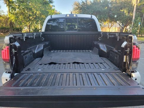Used 2017 Toyota Tacoma SR5 w/ Tow Package RWD image 16