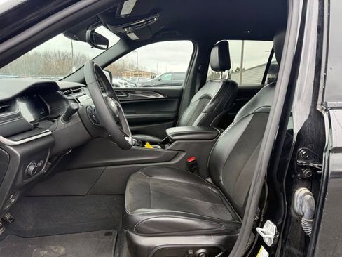 Used 2023 Jeep Grand Cherokee Altitude image 10