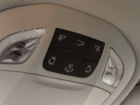 Used 2023 Chrysler Pacifica Touring-L FWD image 50