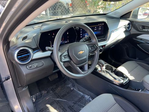 Used 2025 Chevrolet Trax LT image 28