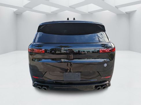 Used 2024 Land Rover Range Rover Sport image 4